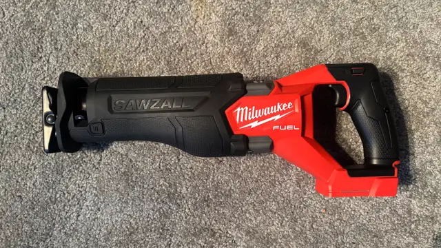 Milwaukee M18 Sawzall in Power Tools in Kawartha Lakes - Image 2