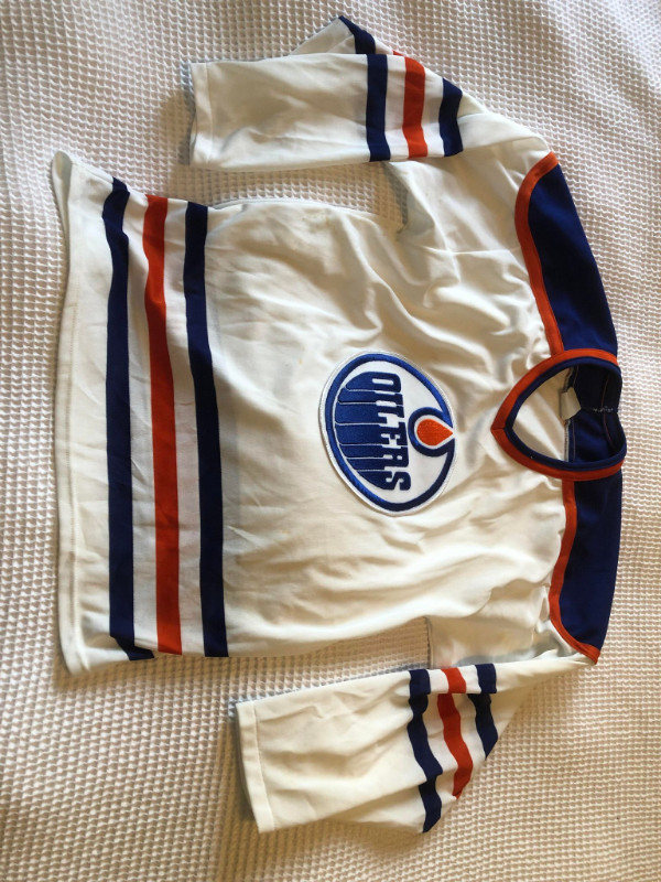 I deliver! Oilers jersey size M dans Hommes  à Ville d’Edmonton
