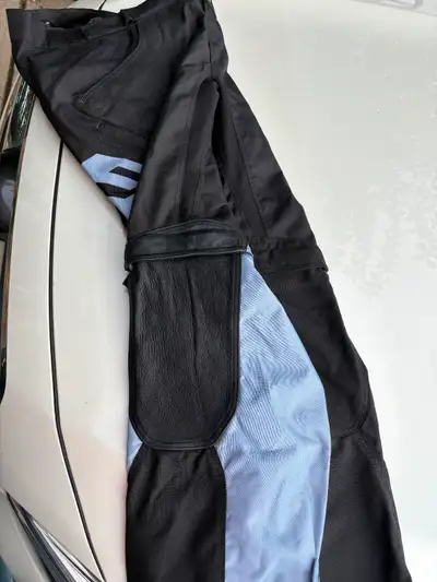 Adult 30in Zip out legs convert to shorts Black and Grey