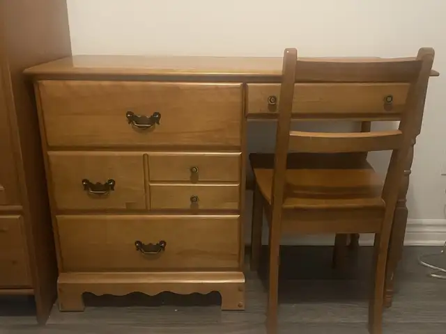 Wooden Desk with Chair in Desks in Gatineau - Image 2