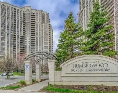 BALCONY IS NOT SHOWN. GREAT NORTH FACING BALCONY VIEW. Parking and storage locker are both included!...