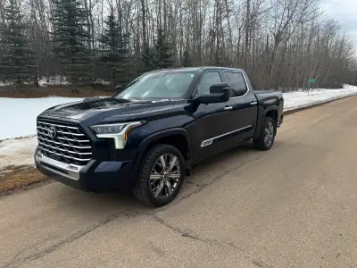 One owner, no stories, purchased from and all service history at WEM Toyota. The 2022 Toyota Tundra...