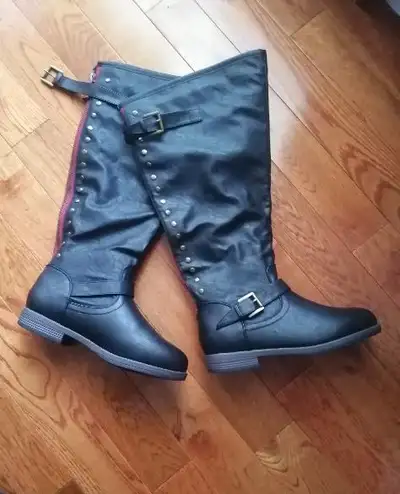 NEW Stylish Black Knee-High Women's Boots size 10, View more