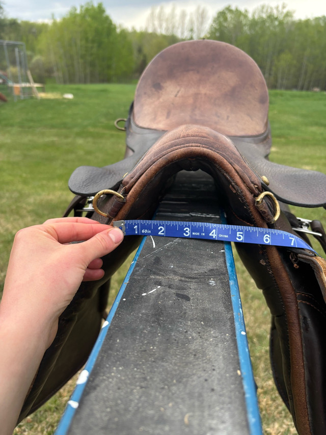 English Saddle near Sherwood Park in Equestrian & Livestock Accessories in Strathcona County - Image 4