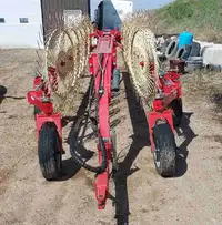 Farm King  14 wheel rake 