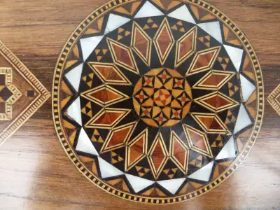 Table de bout/mother of pearl end table, View more
