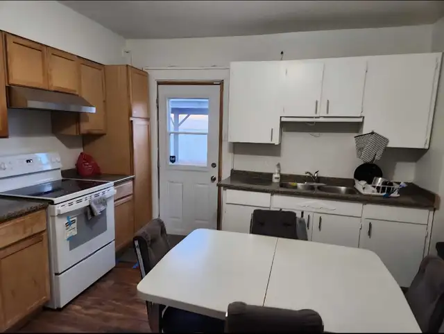 Furnished room for rent ( female only) in Room Rentals & Roommates in Belleville - Image 7