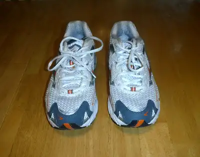 Ladies Mizuno Running Shoes (size 9), View more