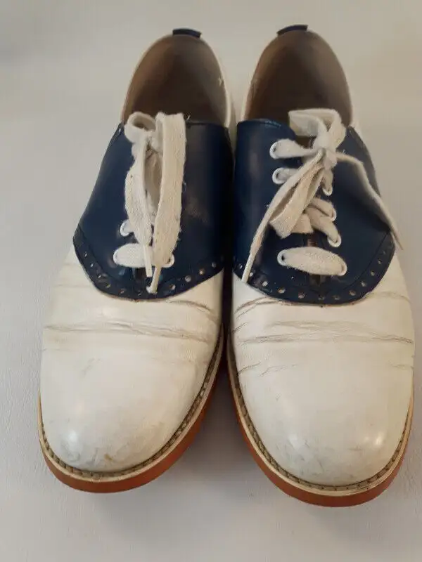 Vintage 1950s Two Tone Leather Oxford Saddle Women's Shoes in Arts & Collectibles in Kitchener / Waterloo - Image 3