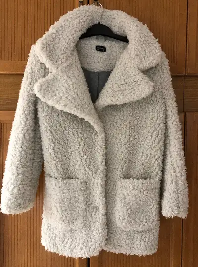 TOPSHOP shag white/cream coat with snap buttons.US  Size 4, View more