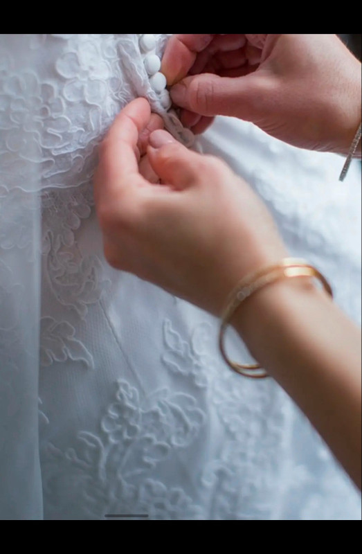 Elegant Alvina Valenta 9161 wedding dress in Wedding in Markham / York Region - Image 3