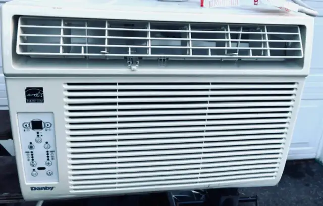 Danby Air Conditioner 5000 BTU / Window Air Conditioner