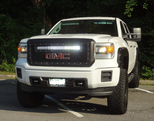 2014 GMC Sierra 1500 CUSTOM Crew Cab 4WD in Cars & Trucks in St. Catharines