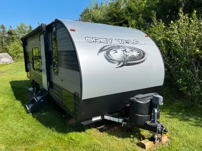 22MKSE like new travel Trailer, MVI until August 2026.