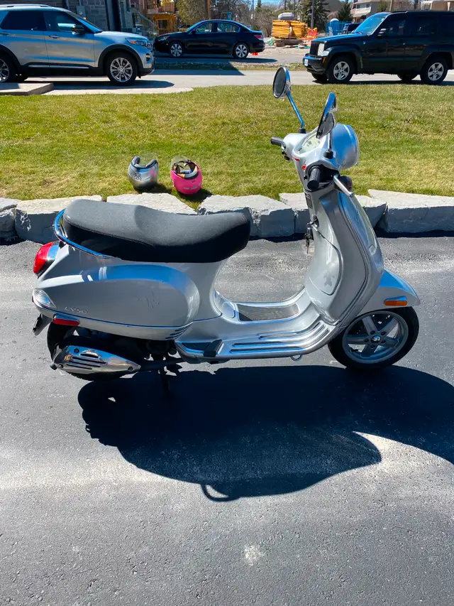 Vespa, Piagio 50cc in Scooters & Pocket Bikes in Oshawa / Durham Region - Image 3