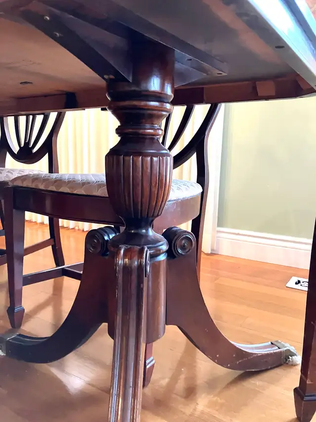 Gorgeous dining room set mahogany set ,dining table with two  le in Dining Tables & Sets in Markham / York Region - Image 6