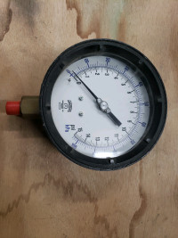 Winters 0 - 15 PSI / 100 kPa pressure gauge
4 1/2" dial 1/4" NPT