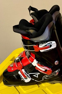  Selling pair of quality ski boots - Nordica, Atomic