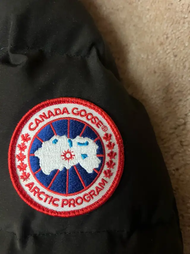 Canada Goose Parka in Women's - Tops & Outerwear in Edmonton - Image 3