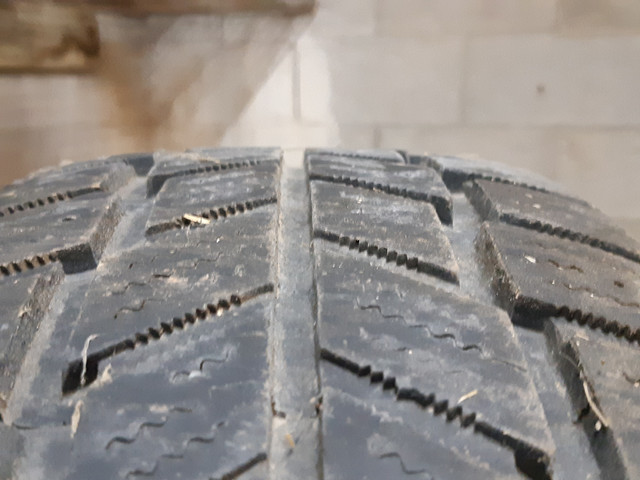 Hankook snow tires 215/70R15 in Tires & Rims in Hamilton - Image 3