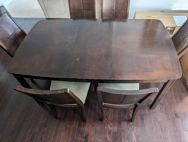 Dinner table and chairs with extension leaf  in Dining Tables & Sets in Hamilton