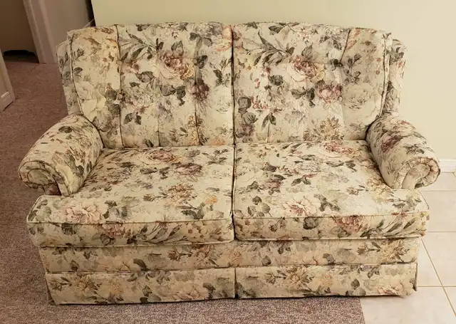 Sofa bed in excellent condition 63815757293057120