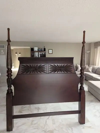 Bedroom Set: 5 Piece with Four-Poster Queen Bed, View more