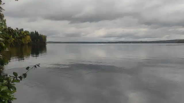 TERRAIN BORD DE L'EAU LAC TAUREAU