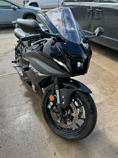 2024 Yamaha R7 – Low KM, Clean & Ready to Ride Colour: Black KM: Only 3,058 km Upgrades: • JL Design...