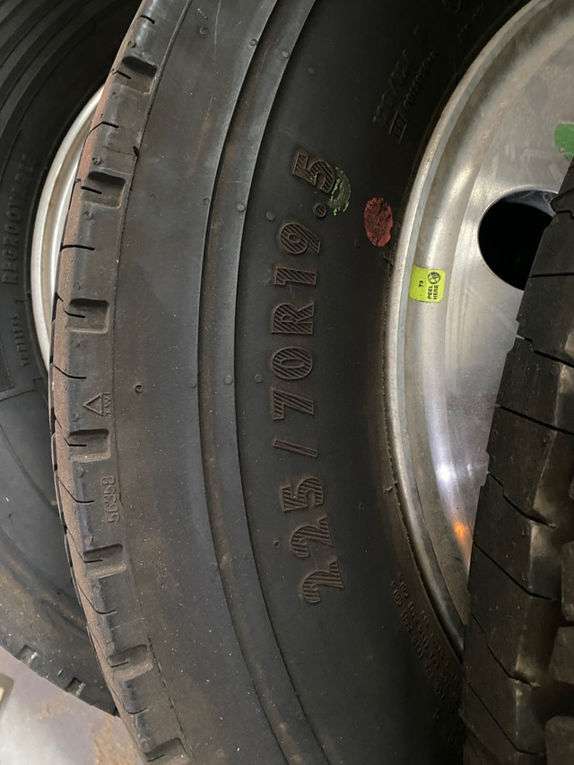 7 factory tires and rims off a 2018 f450 limited in Tires & Rims in St. John's - Image 2