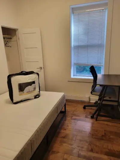 Libre le 1er juillet : 1 chambre à louer sur le Plateau dans une coloc de 4 au RDC avec stationnemen...