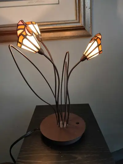Tiffany Style Tulip Lamp, View more