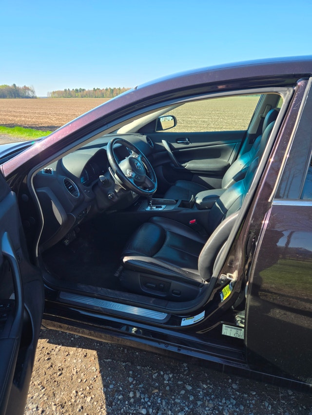 Nissan Maxima — photo 4
