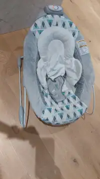 Baby bouncer -  12 melodies& 2 bounce setting by Ingenuity