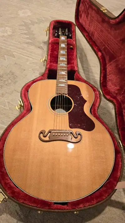 Gibson SJ200 Studio Walnut, View more