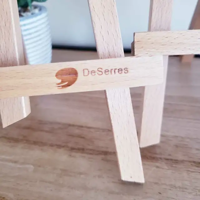 DeSerres NWOT 
Wooden Display Easel - 7.5 x 6.5 x 11.5 in in Toys & Games in Ottawa - Image 3