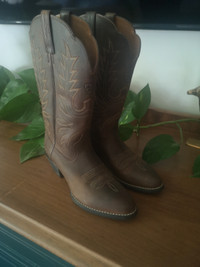Ariat ladies cowboy boots 