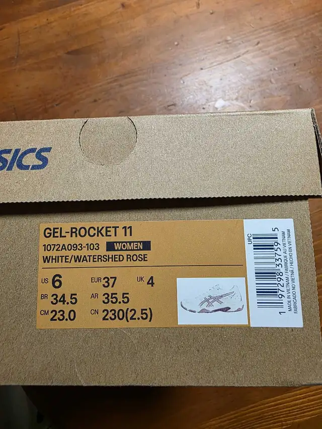 Asics Gel Rocket 11 women's size 6 in Women's - Shoes in Norfolk County - Image 8