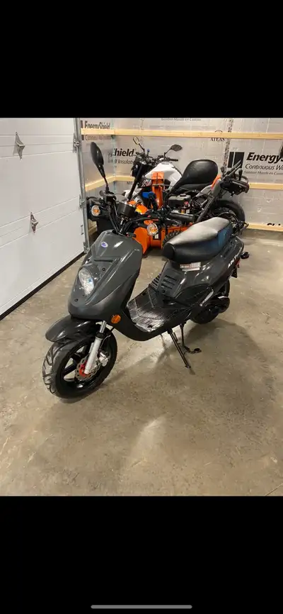 Scooter adly gtc 2022,avec moteur 70cc malosi neuf et aussi crackshat pour un 70cc,exhaust malosi le...