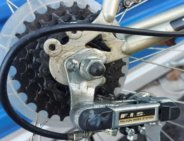 SPORTEK RIDGERUNNER 18-SPEED BIKE in Mountain in London - Image 5