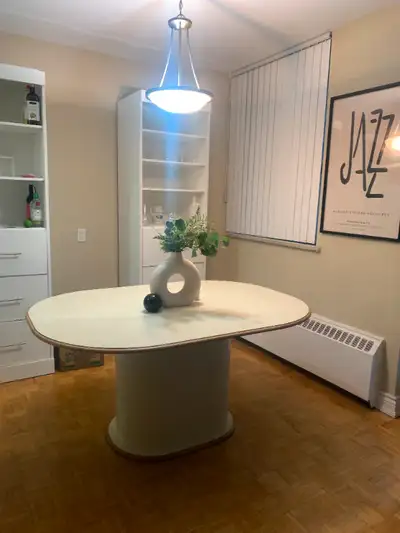 Extremely cool solid round ends retro table. Very easy to assemble