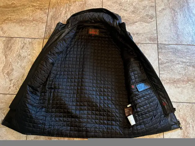 Danier Genuine Leather Coat (XS) in Men's in Oshawa / Durham Region - Image 5