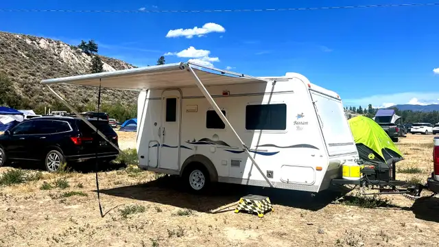 Travel/ Camping Trailer - 2008 Trail-Lite Bantam Flyer 18' in Travel Trailers & Campers in Delta/Surrey/Langley - Image 2