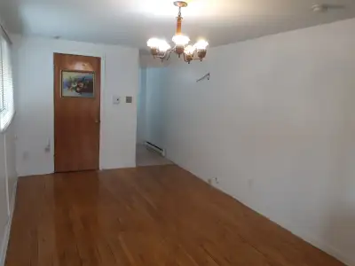 Lachine Rue Rathwell 2 1/2  for rent à louer