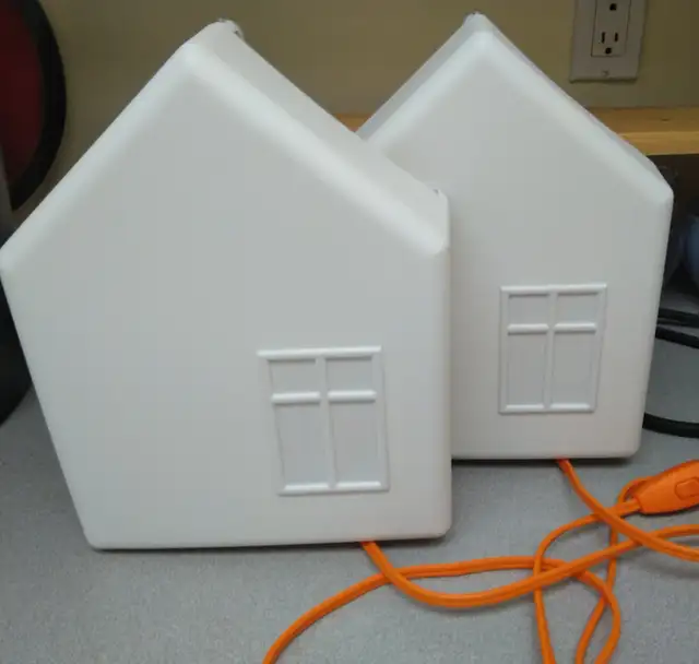 Ikea Kids House Wall Lamp White with Orange cord in Indoor Lighting & Fans in Oakville / Halton Region - Image 3