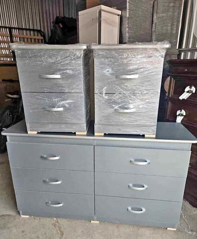 Commode et table de chevet neuves à vendre avec  dans Commodes et armoires  à Ville de Québec