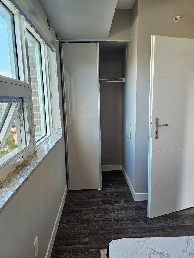 [Price drop] 1Bed 1bath apartment unit near UW (May-Jun/Jul-Aug) in Ontario - Image 2