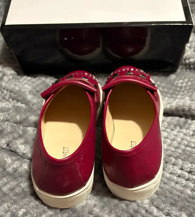 NIB Women's Leather Nine West Studded Slide-On Magenta Shoes 7.5 in Women's - Shoes in Calgary - Image 4