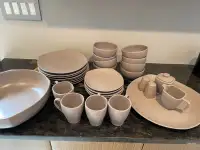 Dishes / plates