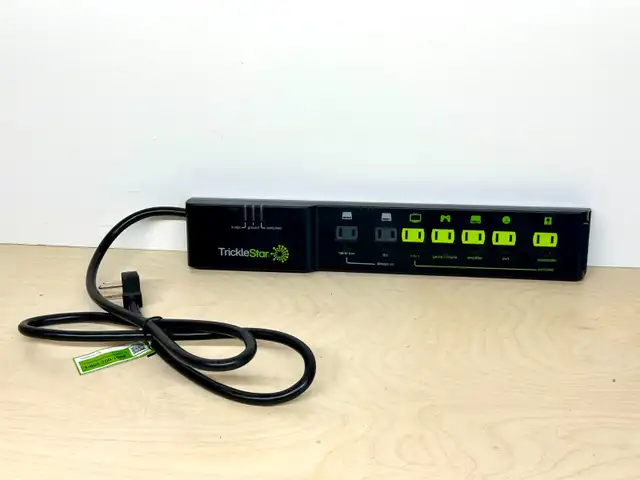 Two Tricklestar 7 Outlet Advanced PowerStrips in General Electronics in City of Toronto - Image 3